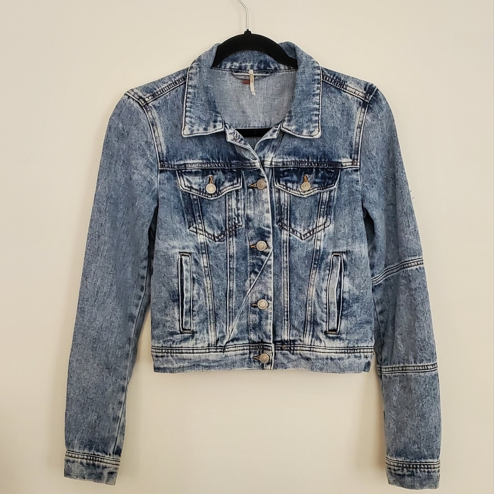 Free People Rumors Denim Jacket Light Wash Indigo Blue, XS